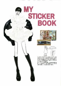 No.9【アパレルデザイン科3年 林 真緒】<br>幼い頃に夢中になったシール帳をテーマに思い出と共に進化する服をデザインしました。最初は何も貼られていないシール帳も、友達からもらったシールやお気に入りのシールを貼ることで煌めきと厚みを増し、自分だけの宝物へと変わっていく。そんな体験を一着の服に落とし込みました。